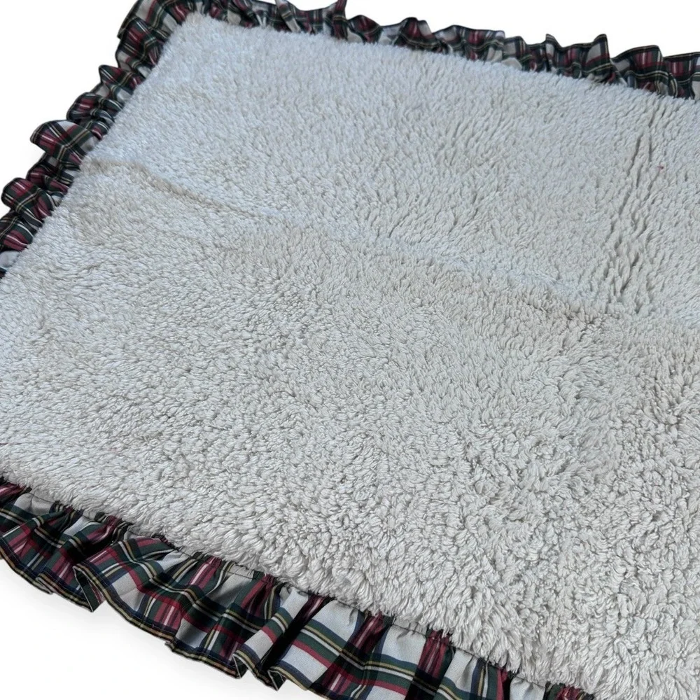 Warm Wishes Holiday Bath Rug White Plaid Ruffle‎ Trim 20x32 Cotton Christmas